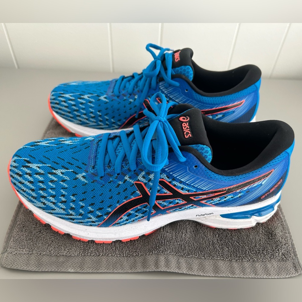 ASICS GT 2000 8. Men’s size 11. Orange and blue. Like new. !!! 🔥🔥🔥